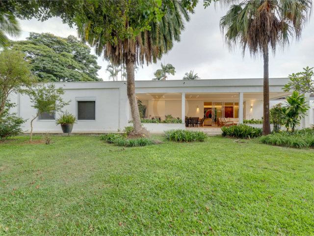 Casa Térrea à venda ou para alugar com 4 suítes em Alto da Boa Vista, São Paulo, SP