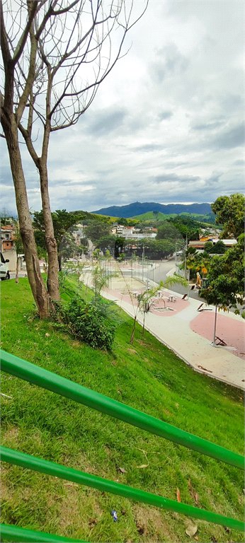 Casa à venda com 5 quartos, sendo 3 suítes, no condomínio Village Texeira Campos, Rio de Janeiro - RJ