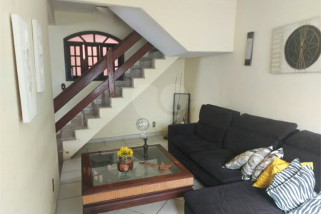 Casa à venda com 4 quartos, sendo 1 suíte, no condomínio River Plate, Rio de Janeiro - RJ