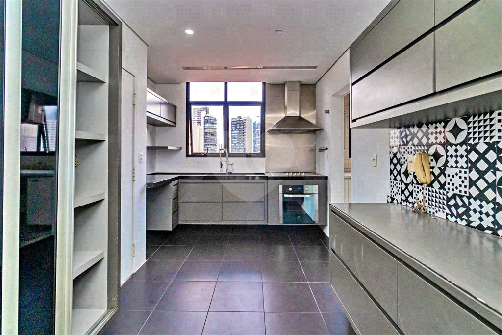 Apartamento à venda com 3 quartos, sendo 1 suíte, em Vila Olímpia, São Paulo, SP