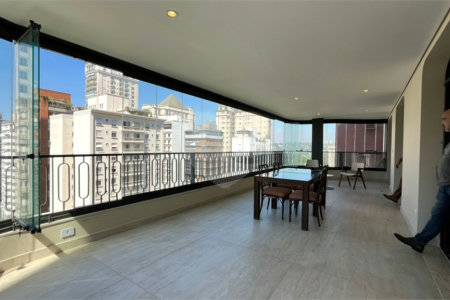 Apartamento à venda com 4 quartos, sendo 3 suítes, em Itaim Bibi, São Paulo, SP
