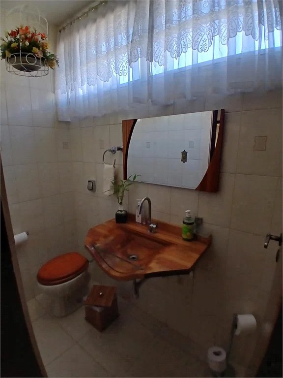 Sobrado à venda com 4 quartos, sendo 2 suítes,  em Jardim Leonor, São Paulo, SP