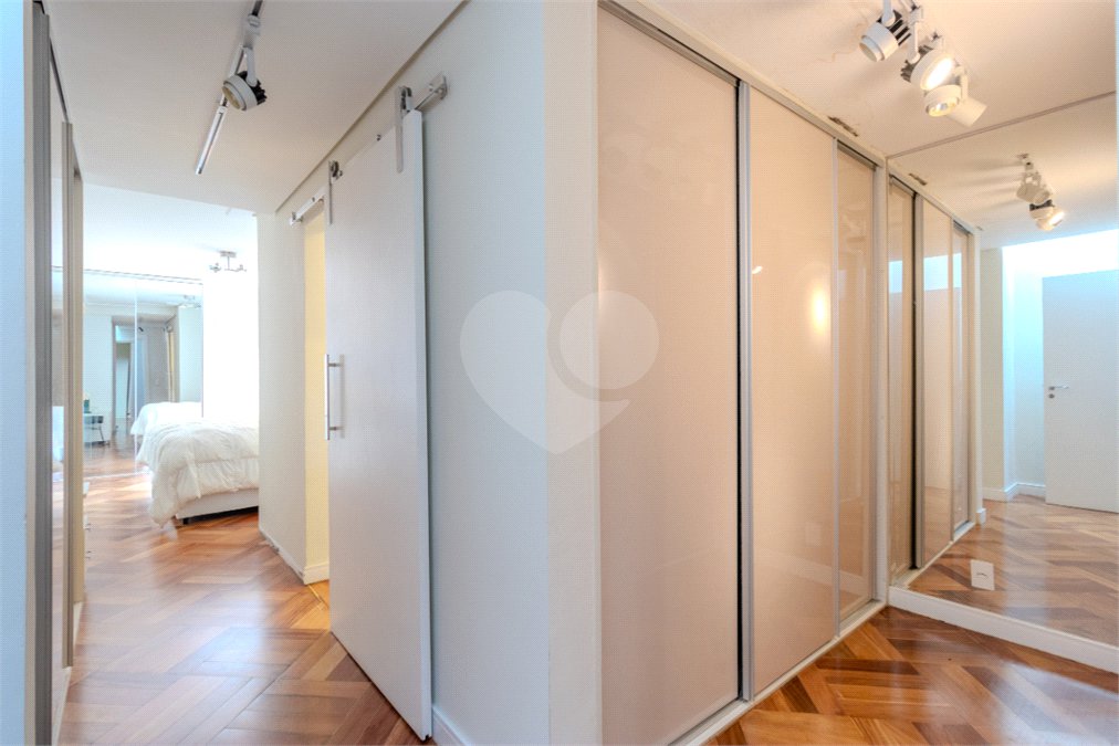 Casa à venda com 5 quartos, sendo 3 suítes, no condomínio Boulevard Saint Michael, São Paulo - SP