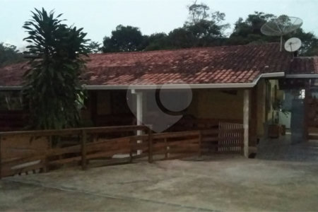 Casa à venda com 6 quartos, sendo 4 suítes, no condomínio Recanto dos Palmares, Atibaia - SP