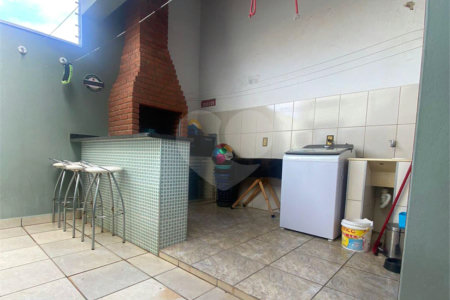 Casa à venda com 2 quartos, sendo 1 suíte, em Vila Visaltino Gomes, Itapetininga, SP