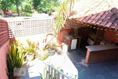 Casa à venda com 3 quartos, sendo 1 suíte, em Vila Universitária, São Paulo, SP