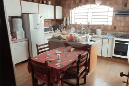 Casa Térrea à venda com 3 quartos, sendo 2 suítes, em Vila Oliveira, Mogi das Cruzes, SP
