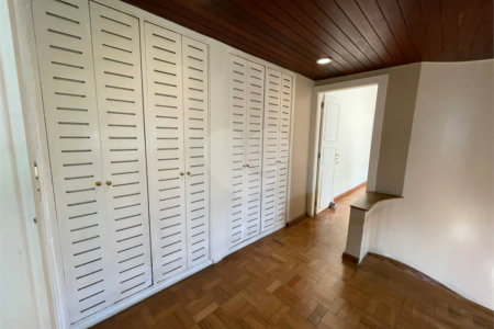 Sobrado à venda com 4 suítes em Sumaré, São Paulo, SP