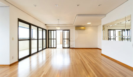 Cobertura à venda com 4 quartos, sendo 3 suítes,  em Mirandópolis, São Paulo, SP