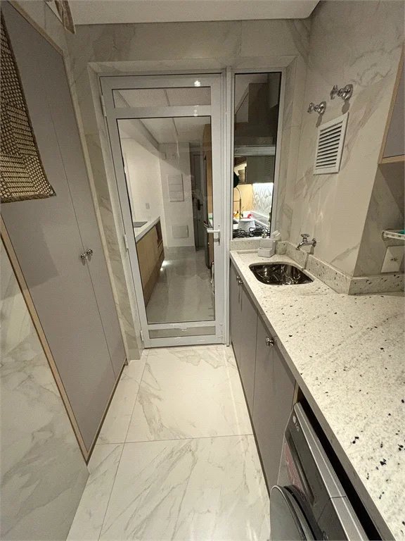 Apartamento à venda com 2 suítes em Vila Anastácio, São Paulo, SP