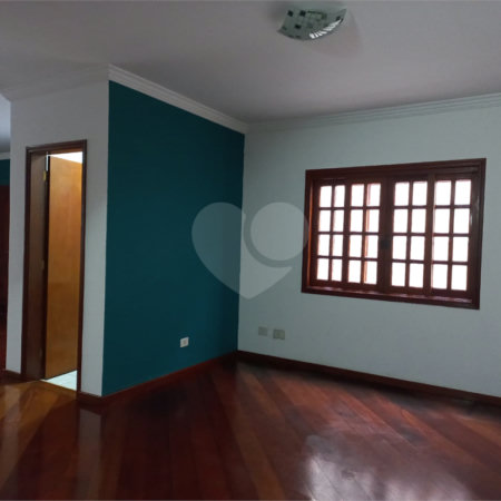 Sobrado à venda com 4 quartos, sendo 3 suítes, em Cidade São Francisco, São Paulo, SP