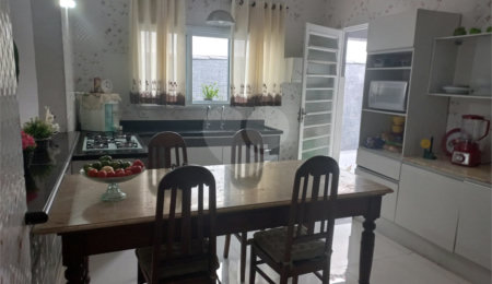 Casa Térrea à venda com 3 quartos, sendo 1 suíte,  em Vila Oliveira, Mogi das Cruzes, SP
