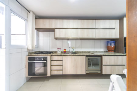 Sobrado à venda ou para alugar com 3 quartos, sendo 2 suítes, em Vila Linda, Santo André, SP