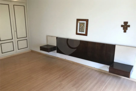 Sobrado à venda com 5 quartos, sendo 1 suíte, em Jardim São Bento, São Paulo, SP