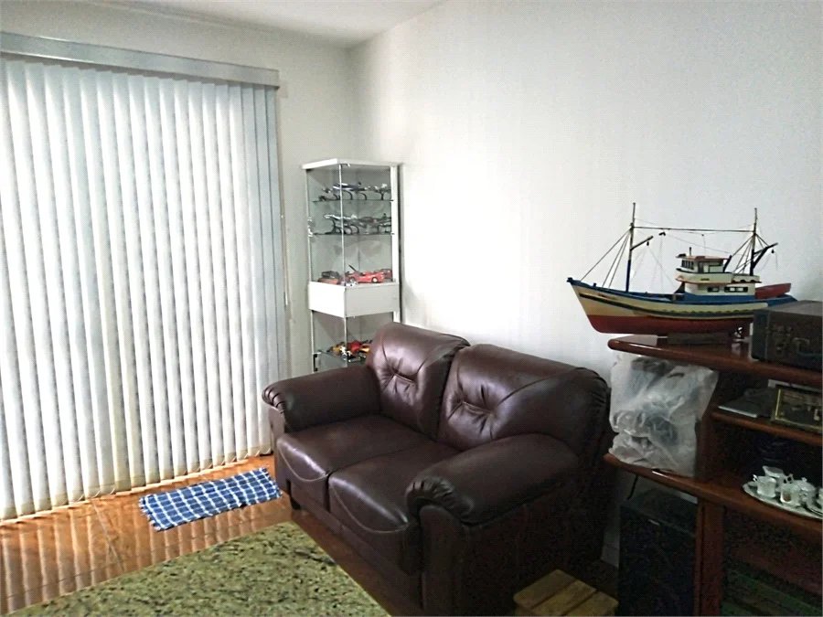 Apartamento à venda com 38m² e 1 dormitório, localizado no bairro Jardim Flor da Montanha.