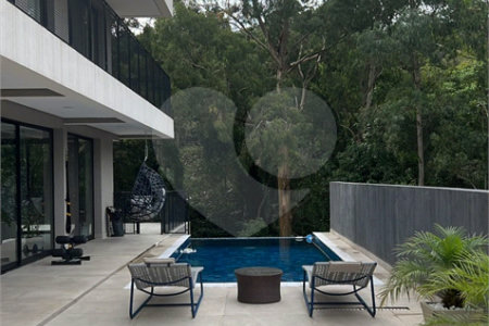 Casa à venda com 2 quartos, sendo 4 suítes, no condomínio Ponderosa, São Roque - SP