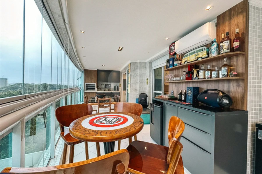 Apartamento à venda com 3 quartos, sendo 2 suítes,  em Riviera de São Lourenço, Bertioga, SP