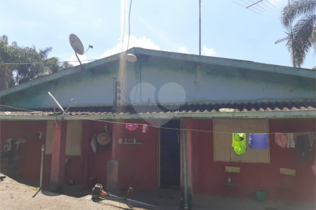 Tapiraí Sp - Sítio Santa Clara - Area de 12,1 ha - composto por casa principal, galpões poço artesiano, ótima área para plantios. Fica localizado a aproximadam. 1 quilômetro da prefeitura. Area preservação permanente- 4,6 ha - Area aproveitável - 4,6 ha - area utilizada rural - 2,5 ha -R$ 750.000,00