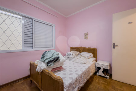 Casa com 3 Dormitórios e 2 suítes à Venda no Bairro da Saúde