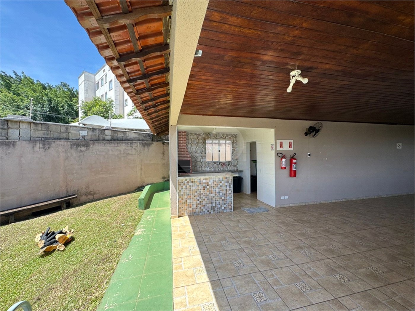 Apartamento com 03 Dormitórios, á venda, em São Carlos-SP.