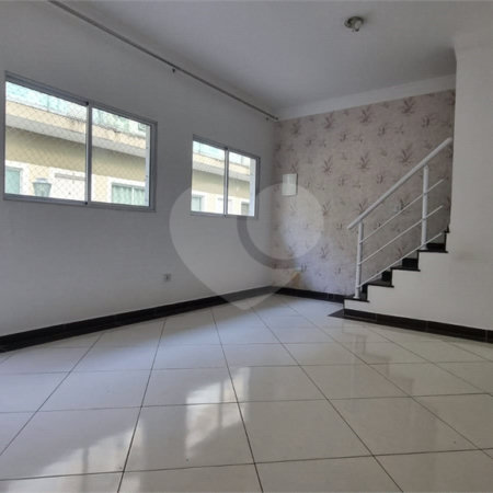 Casa à venda com 3 quartos, sendo 1 suíte, no condomínio Rafaela I, São Paulo - SP
