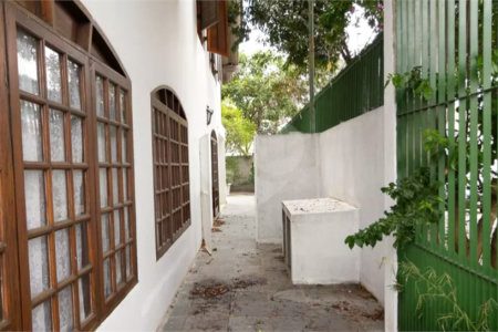 Casa à venda com 4 quartos, sendo 1 suíte, em Vila Tiradentes, São Paulo, SP