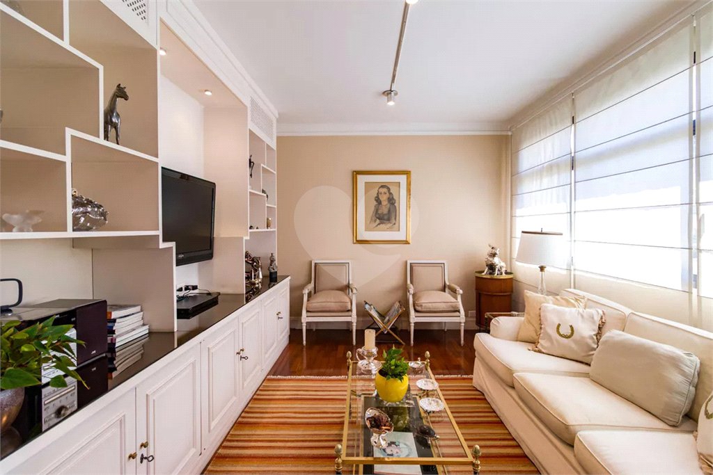 Apartamento à venda com 4 quartos, sendo 2 suítes, em Real Parque, São Paulo, SP