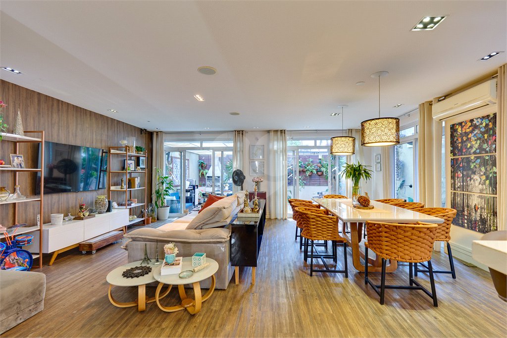 Casa à venda com 4 suítes no condomínio Vila Inglesa, São Paulo - SP
