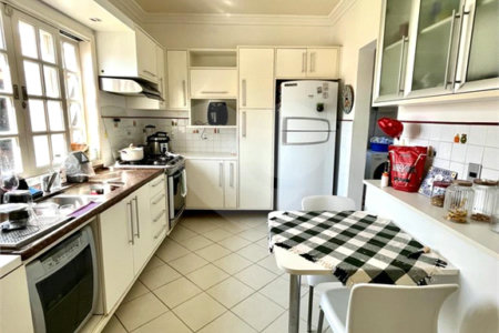 Casa à venda com 5 quartos, sendo 3 suítes, no condomínio Santa Teresa 1, Vinhedo - SP