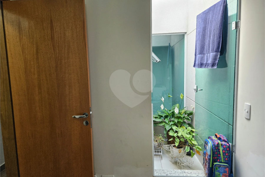 Casa à venda com 3 quartos, sendo 1 suíte, no condomínio Professora Romilde Nogueira de Sá, São Paulo - SP
