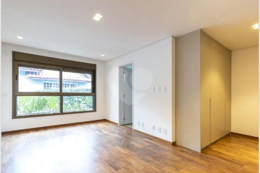 Casa à venda com 3 quartos, sendo 2 suítes, no condomínio Residencial Erika, São Paulo - SP