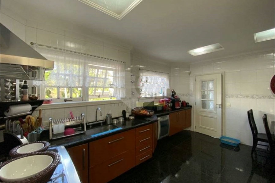 Casa à venda com 4 suítes em Jardim Floresta, São Paulo, SP