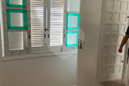Sobrado à venda com 3 quartos, sendo 1 suíte,  em Jardim Itacolomi, São Paulo, SP