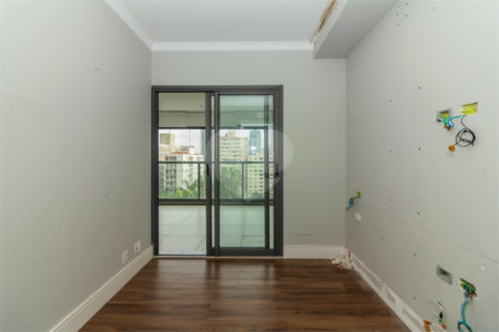 Apartamento à venda com 3 quartos, sendo 2 suítes, em Pinheiros, São Paulo, SP
