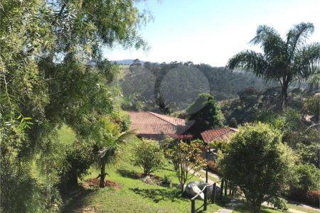 Chácara à venda com 4 quartos, sendo 3 suítes, em Monterrey, Louveira, SP