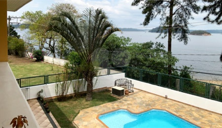 Sobrado à venda com 5 suítes em Guarapiranga, São Paulo, SP