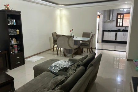 Casa à venda com 3 quartos, sendo 1 suíte, em Jardim Imperador, Suzano, SP
