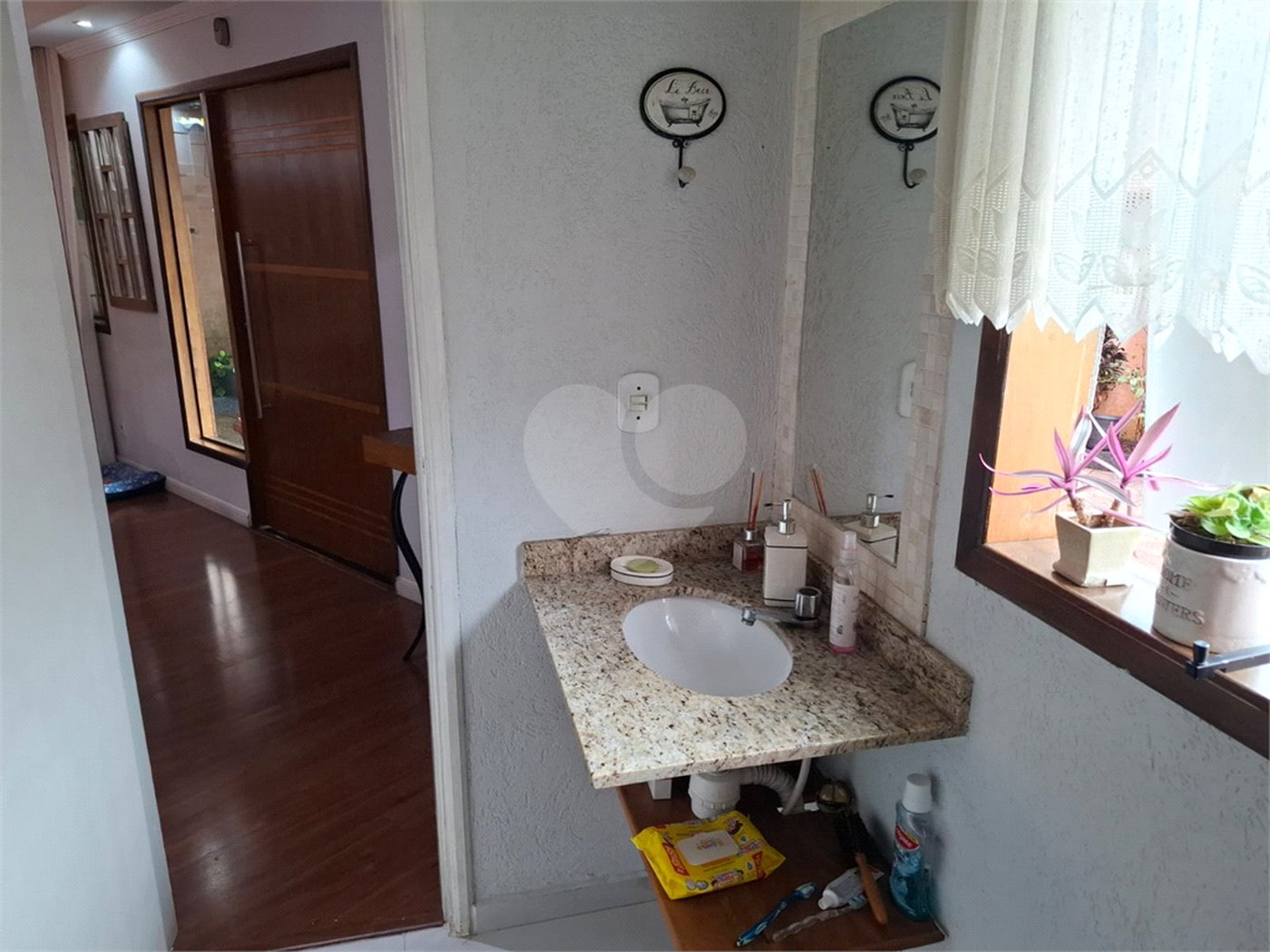 Casa à venda com 2 suítes em Vila Figueira, Suzano, SP