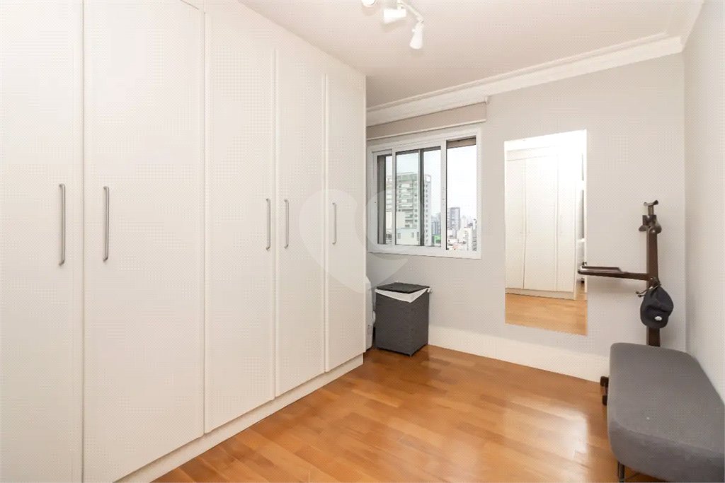 Apartamento à venda com 3 quartos, sendo 2 suítes, em Vila Olímpia, São Paulo, SP