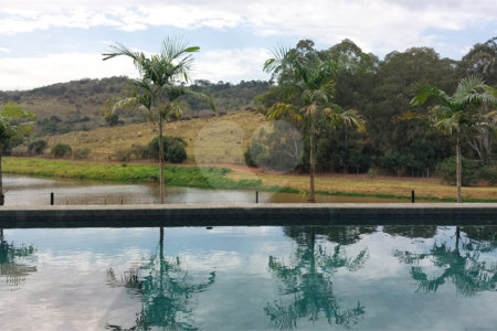 Casa à venda com 3 suítes no condomínio Figueira Garden, Atibaia - SP