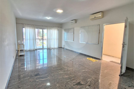 Casa à venda ou para alugar com 4 quartos, sendo 2 suítes,  em Santa Rosa, Vinhedo, SP