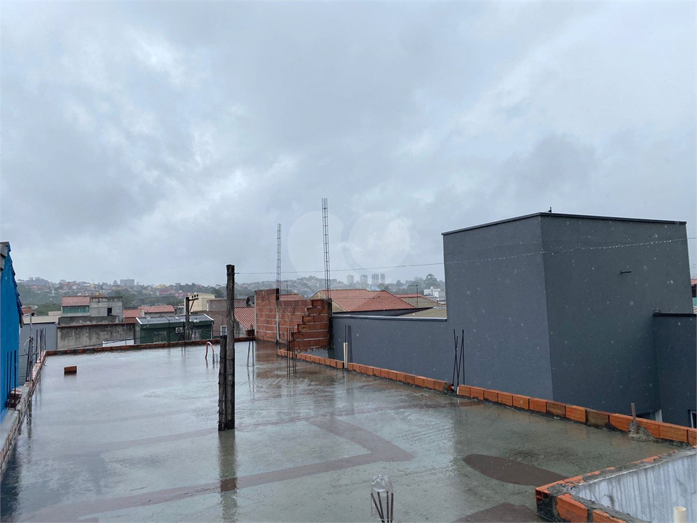 Sobrado à venda com 3 quartos, sendo 1 suíte, em Jardim Quaresmeira II, Suzano, SP
