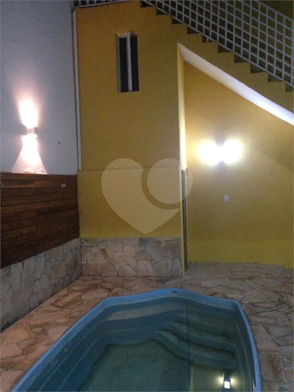 Sobrado à venda com 3 quartos, sendo 1 suíte,  em Residencial Novo Horizonte I, Mogi das Cruzes, SP