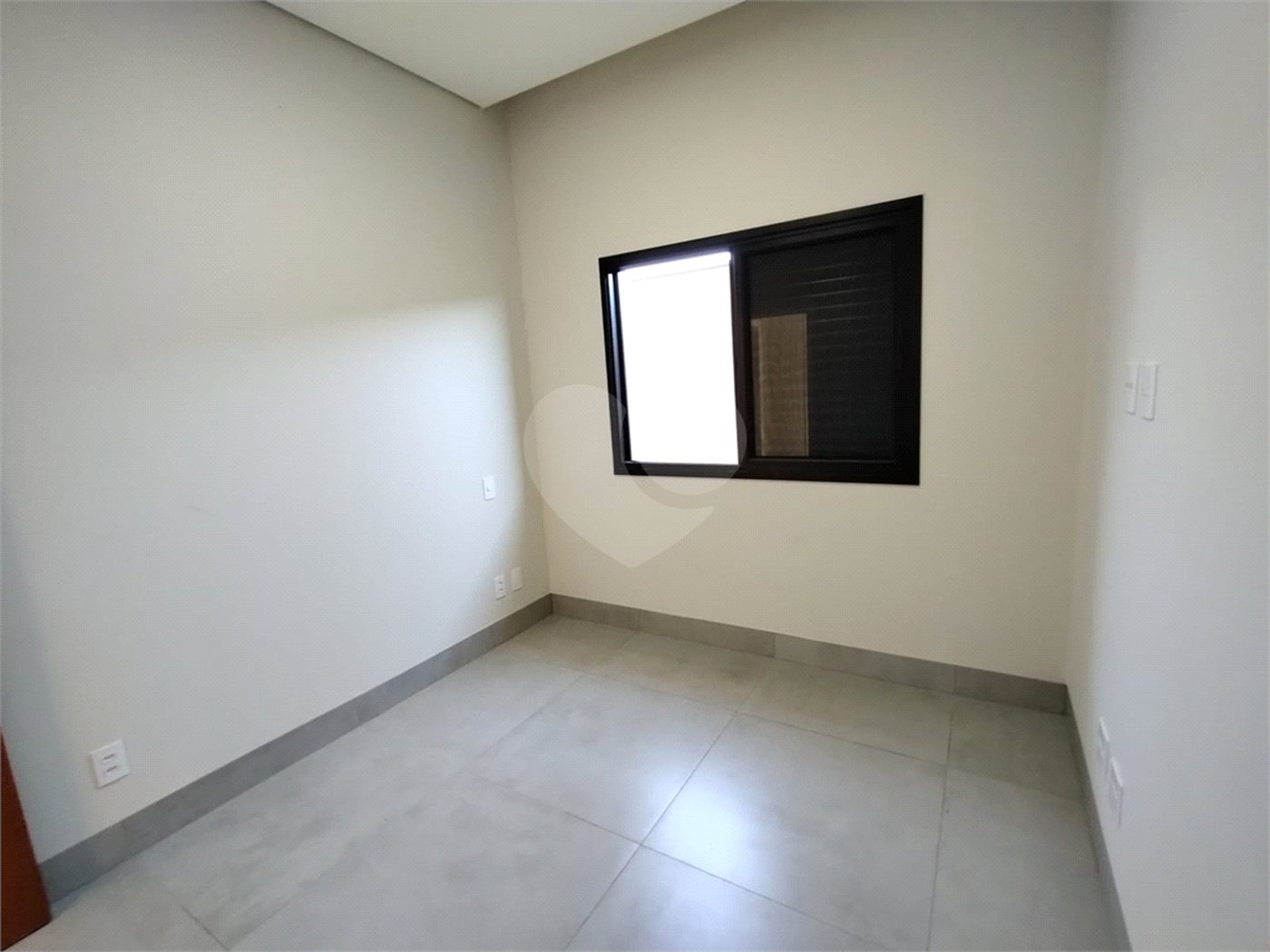Casa à venda com 3 suítes no condomínio Residencial Golden Ville, Itapetininga - SP