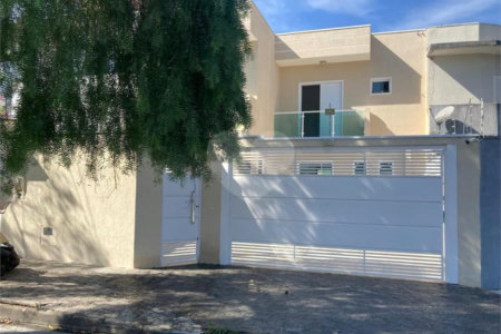 Sobrado à venda com 3 quartos, sendo 1 suíte, em Jardim Nathalie, Mogi das Cruzes, SP