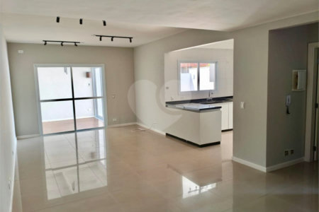 Casa à venda com 3 quartos, sendo 1 suíte, no condomínio Residencial Rio Preto Village, Atibaia - SP