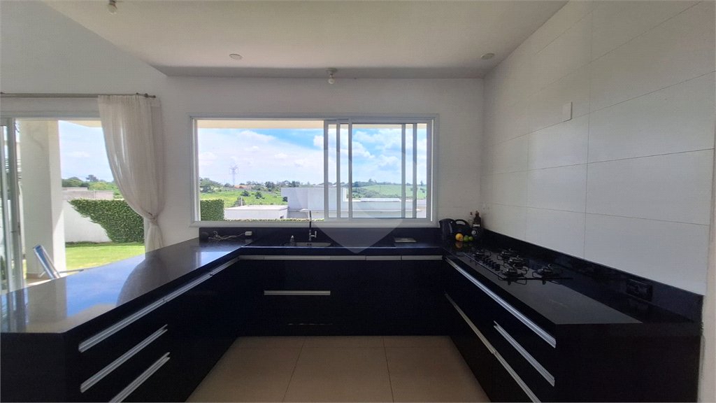 Casa à venda com 4 quartos, sendo 3 suítes,  no condomínio Fazenda Alta Vista, Salto de Pirapora - SP