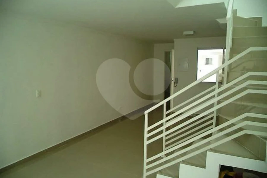 Casa à venda com 2 suítes no condomínio Villagio da Serra, São Paulo - SP