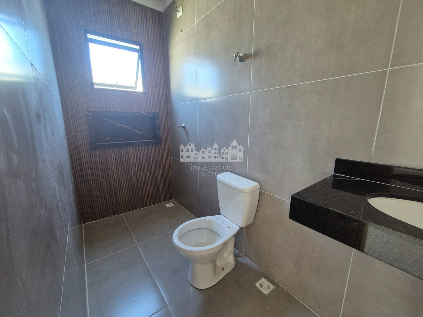 Casa térrea à venda com 3 quartos, sendo 1 suíte, em Vila Bonsai, Atibaia - SP