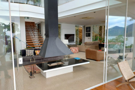 Casa à venda com 4 suítes em Praia Vermelha, Ubatuba, SP